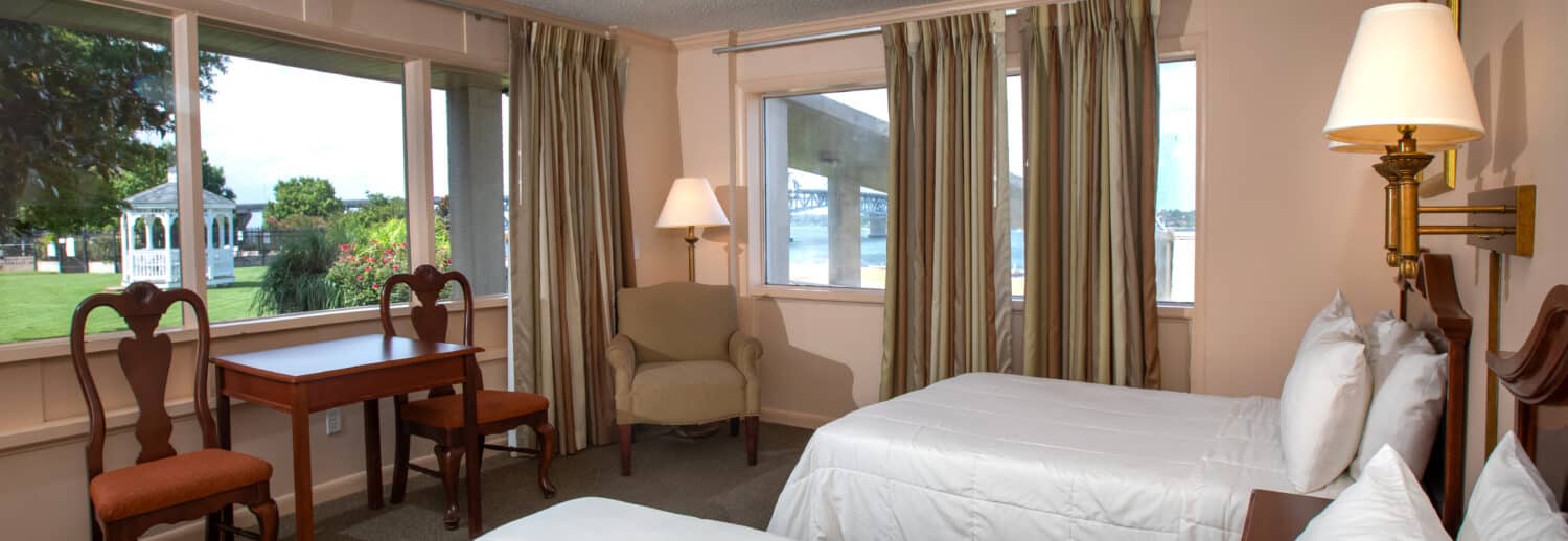 Yorktown Beach Hotel in Virginia with view of the Yorktown River & hotel garden.